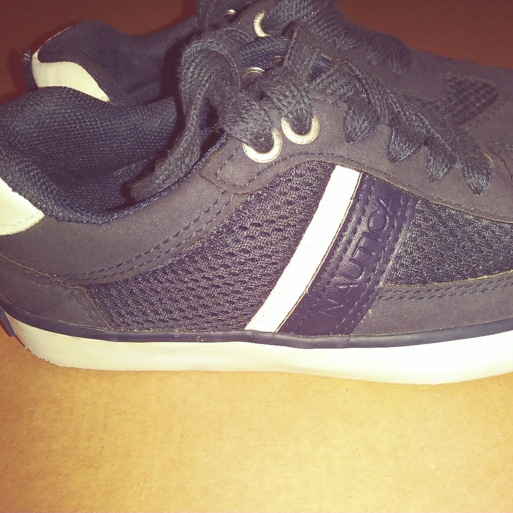 BOGO $5🎈 Nautica boys shoes sz 11